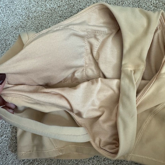 Lulu lemon cropped tank top - Picture 3 of 3